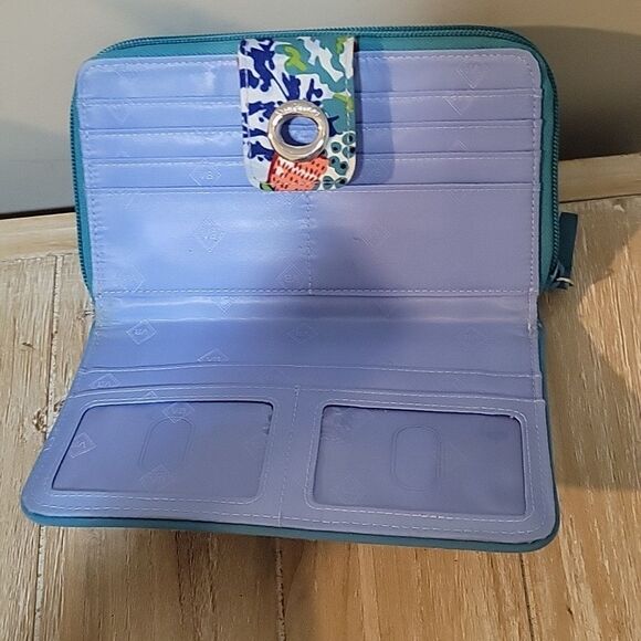 Vera Bradley RFID iconic turnkey Wallet in Shore Thing - Picture 8 of 9